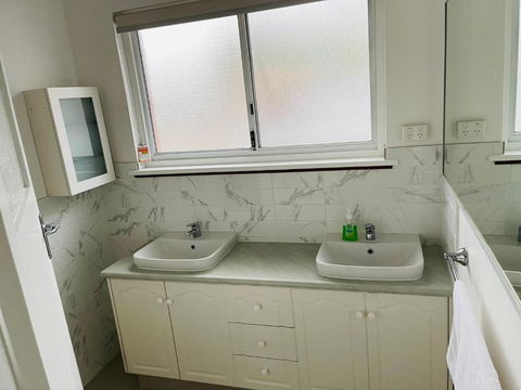 Executive Central Home - Accommodation Cooktown 2