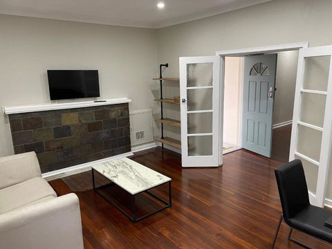 Executive Central Home - Accommodation Cooktown 3