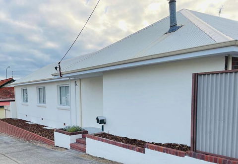Executive Central Home - Accommodation Cooktown 0