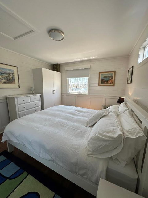 Elegant And Scenic Floating Boat House - Accommodation Cooktown 3