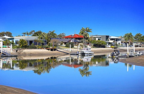 Fabulous Canal-front Unit In Mooloolaba - Accommodation Cooktown 1