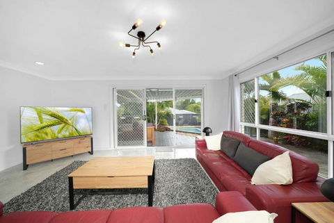 Family Escape Serene Oasis With Pool And AC - Accommodation Cooktown 1