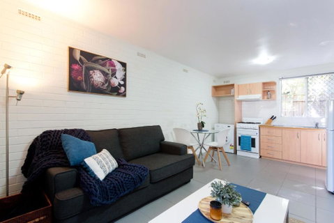 Hensman 5 - 1BRM Unit With Courtyard & Parking - Accommodation Cooktown 0