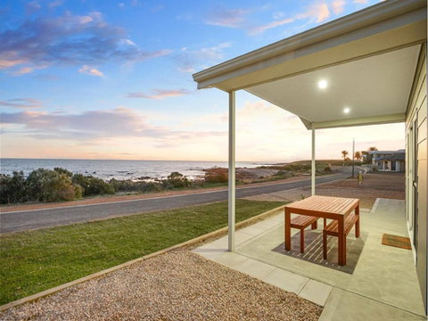 High Tide - Beachfront Pet-friendly - Accommodation Cooktown 2
