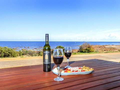 High Tide - Beachfront Pet-friendly - Accommodation Cooktown 3