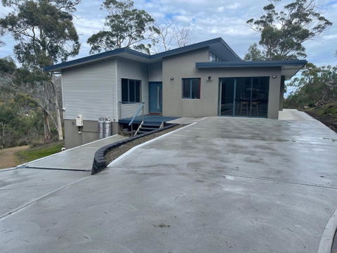 Hill Top Retreat - Accommodation Cooktown 2