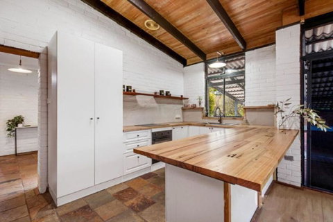 Hillside Retreat- Your Tranquil Home Away - Accommodation Cooktown 1