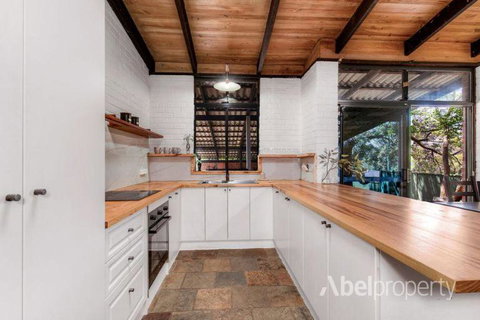 Historical Cottage In The Hills - Accommodation Cooktown 3