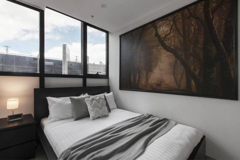 Iconic Southbank Locale Meets Modern Comfort - Accommodation Cooktown 1