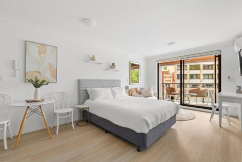 Ideal Studio Inner-City Pad With Private Balcony - Accommodation Cooktown 0
