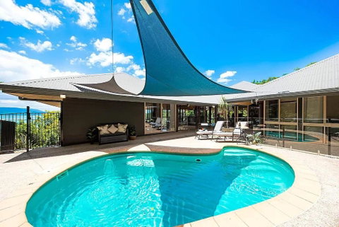 Idyllic Whitsunday Holiday Home With Amazing Views - Accommodation Cooktown 0