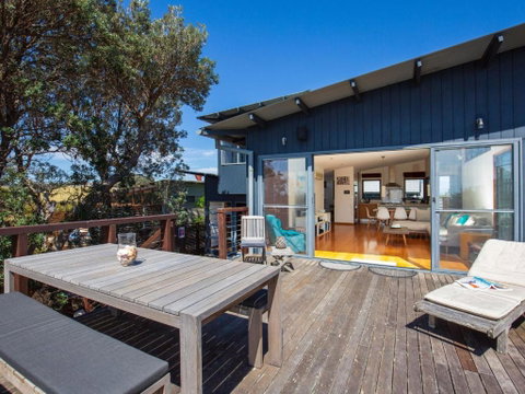 Illaroo Absolute Beachfront With Spa - Accommodation Cooktown 3