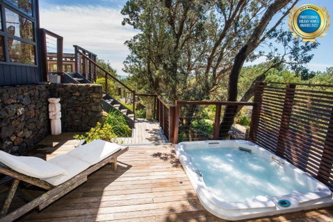 Illaroo Absolute Beachfront With Spa - Accommodation Cooktown 0