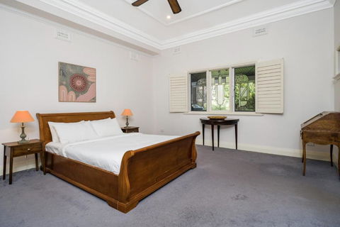 Incredible 3-Bed Renovated Home With Huge Garden - Accommodation Cooktown 1