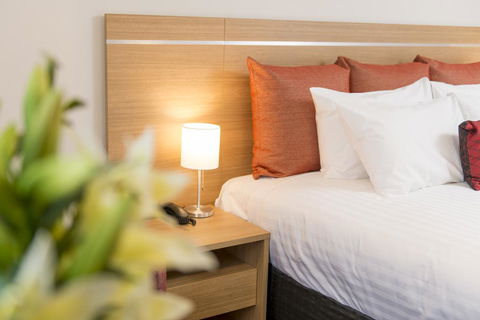 Adelaide Royal Coach - Accommodation Cooktown 2