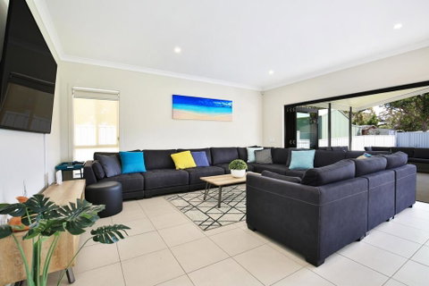 Adriatic Jervis Bay - 2 Min Walk To Beach - Family Friendly - Accommodation Cooktown 1