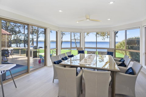 Adrift Retreat - St Georges Basin Waterfront Home - Accommodation Cooktown 2