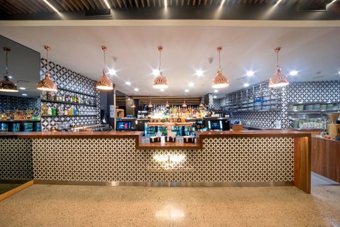 Airlie Beach Hotel - Accommodation Cooktown 2