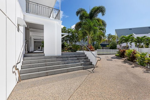Airlie Beach Hotel - Accommodation Cooktown 1