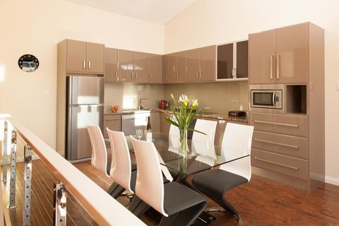 Albany Waves - Accommodation Cooktown 0