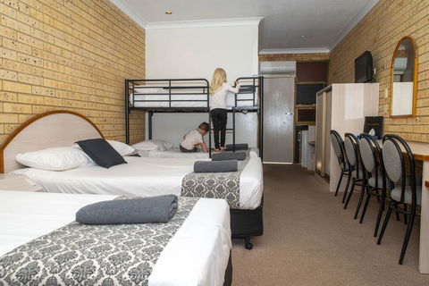 Albert Park Motor Inn - Accommodation Cooktown 1