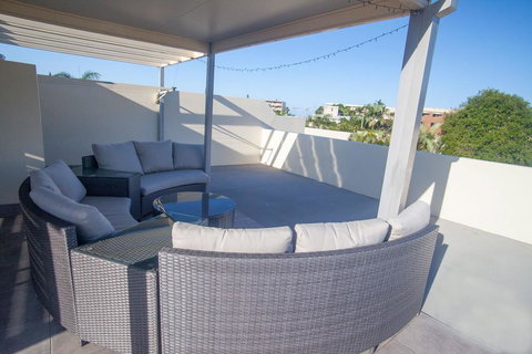 Alexandra Headland Luxury Townhouse - Accommodation Cooktown 2