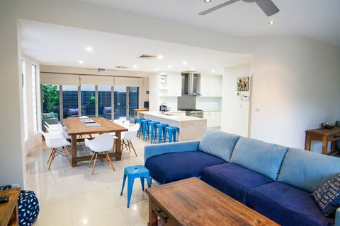 Alexandra Headland Luxury Townhouse - Accommodation Cooktown 0
