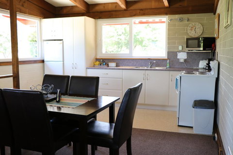 Alpenhorn Holiday Units - Accommodation Cooktown 2