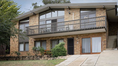 Alpine House - Views Over Lake Jindabyne And The Snowy Mountains - Accommodation Cooktown 0