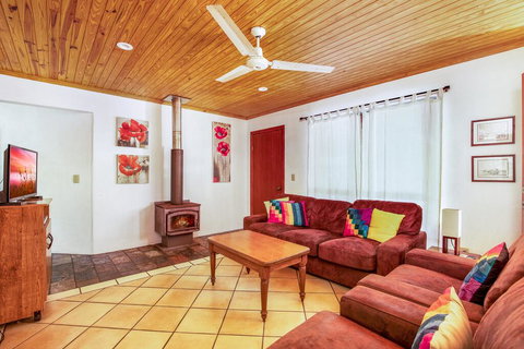 Amaroo - Rainbow Shores Room For Everyone And Walk To Beach - Accommodation Cooktown 2