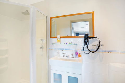 Anchors Aweigh - Accommodation Cooktown 3