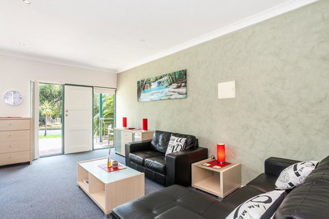 Anglesea River Apartments - 2 Bed Unit 2/4 - Accommodation Cooktown 1