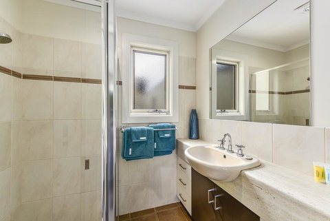 Apartment On Lake Terrace - Accommodation Cooktown 3