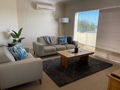 Apartment On Lake Terrace - Accommodation Cooktown 2