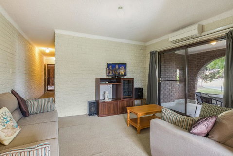 Apollo Unit 11 - Accommodation Cooktown 1