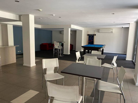 ARENA CENTRAL EXEC VIEWS WINE NETFLIX WIFI PARKING - Accommodation Cooktown 1