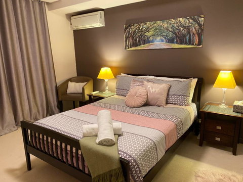 ARENA RESORT STYLE EXEC FREE NETFLIX WIFI WINE - Accommodation Cooktown 3