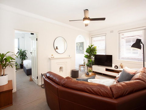 ART DECO DELIGHT-hosted By:L'Abode - Accommodation Cooktown 1