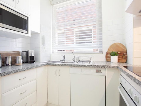 ART DECO DELIGHT-hosted By:L'Abode - Accommodation Cooktown 3