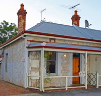 Art on Attfield - cute heritage 1 bedroom stone cottage - Accommodation Cooktown