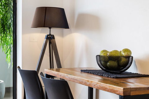 Artsy Apartment CBD City Views And Balcony - Accommodation Cooktown 2