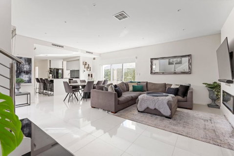 Luxury Beachside Residence - Accommodation Cooktown 2