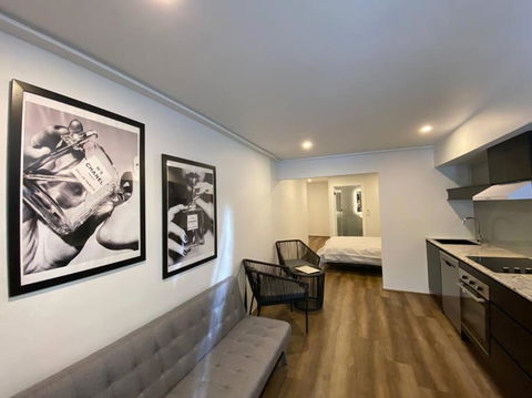 Luxury Inner-west Flat W/ Breakfast And Coffee Included! - Accommodation Cooktown 2