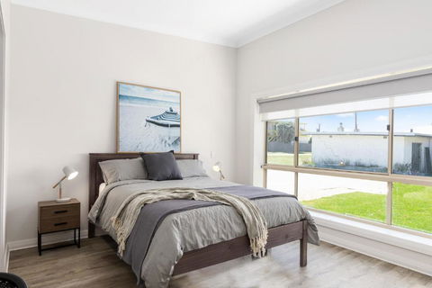 Luxury Apartments And Motel Rooms - Free Wifi - Close To Beach - Accommodation Cooktown 3