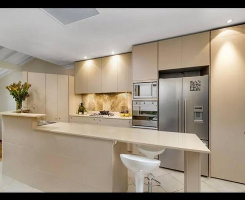 Luxury Retreat Home - 4bed House W/Parking - Mins From CBD - Accommodation Cooktown 3