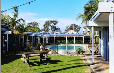 Mallacoota Hotel Motel - Accommodation Cooktown 2