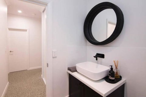 Margaritaville - 4 Bedroom, Fast Wifi, Pool Table - Accommodation Cooktown 3
