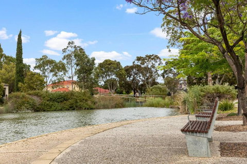 Mawson Lakes Retreat - 3BR, Wifi, Parking - Accommodation Cooktown 3