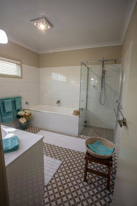 Meander Retreat - The Green Room - Accommodation Cooktown 3