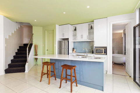 Merlot Verdelho Townhouses - Accommodation Cooktown 2